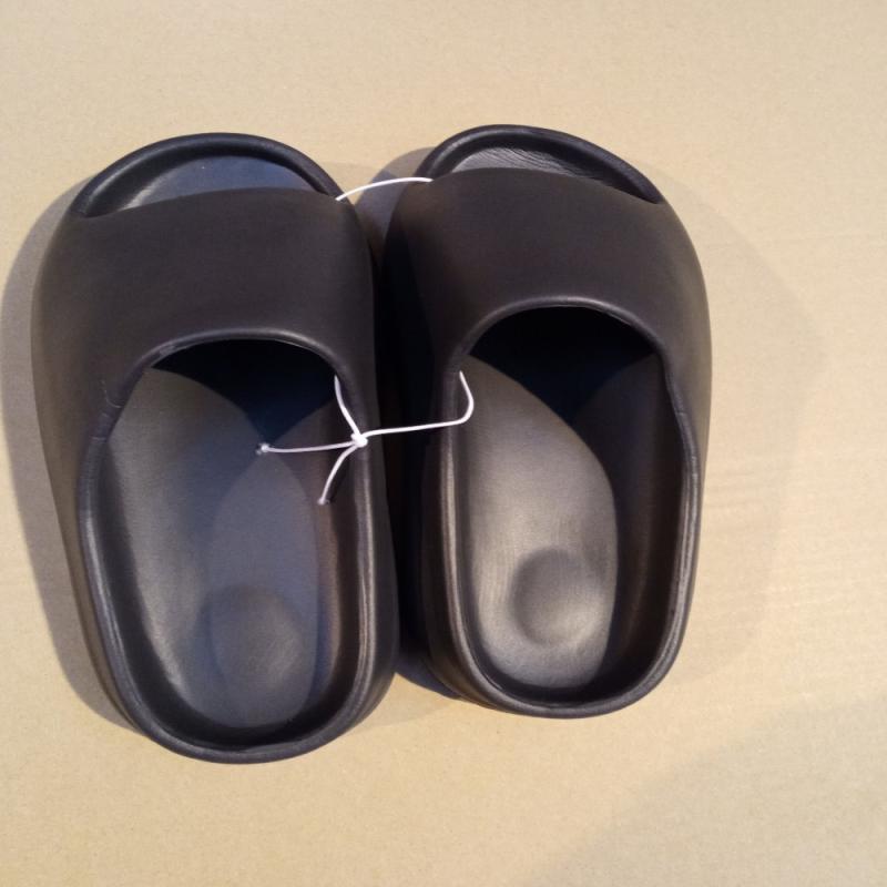 Black 38-39 Men's EVA Soft Slippers & Women's Yeezys Beach Sandals